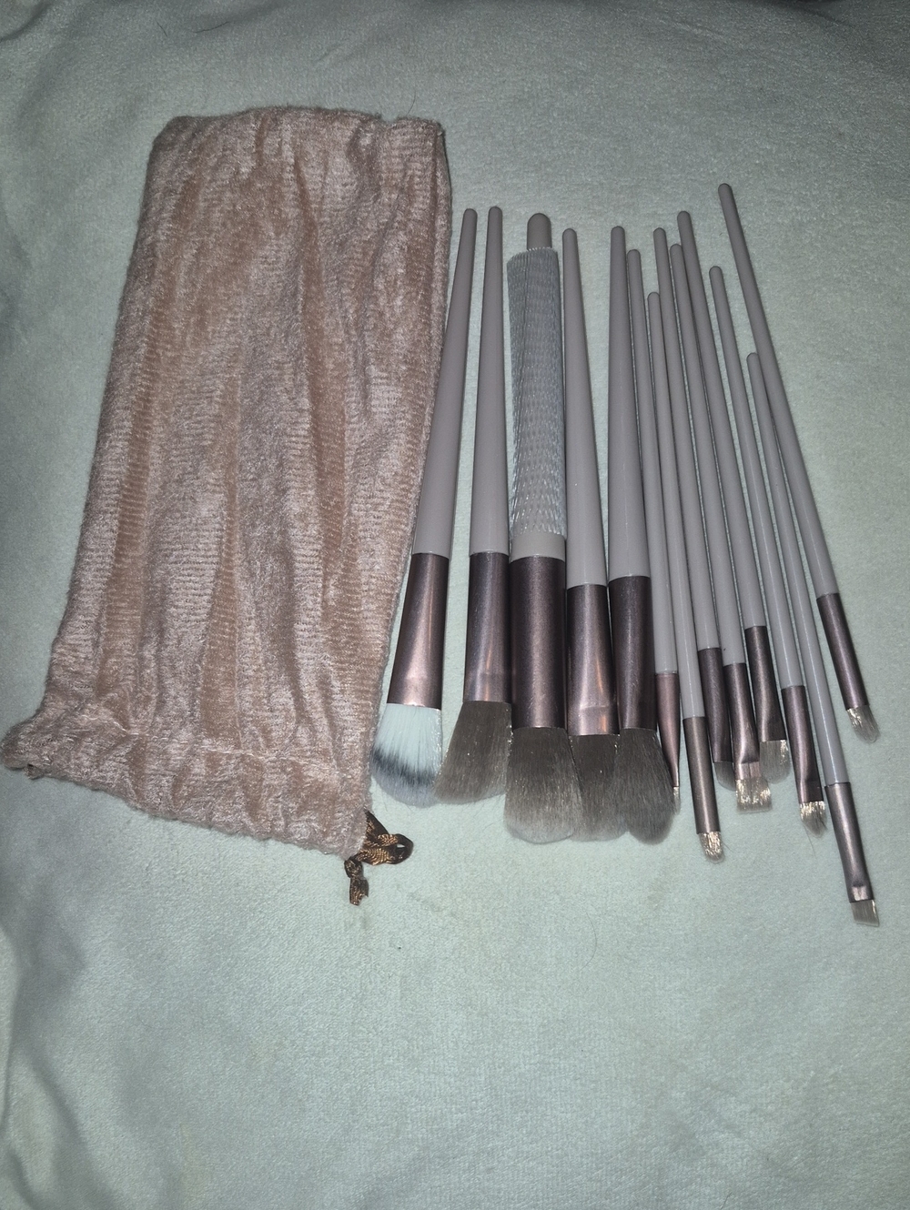 Travel Makeup Brush Set with Pink Storage Pouch - 14 Pieces
